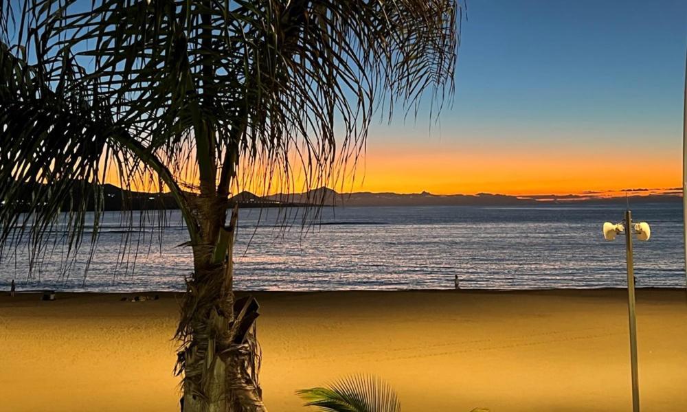 Beach And Sunset Las Palmas de Gran Canaria Bagian luar foto